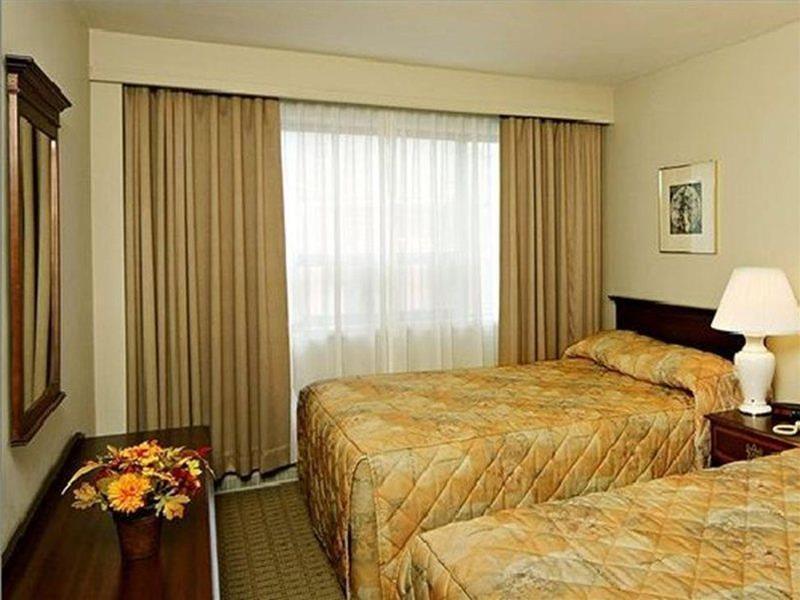 ออตตาวา เอมบาสซี โฮเต็ล แอนด์ สวีท Hotel ภายนอก รูปภาพ